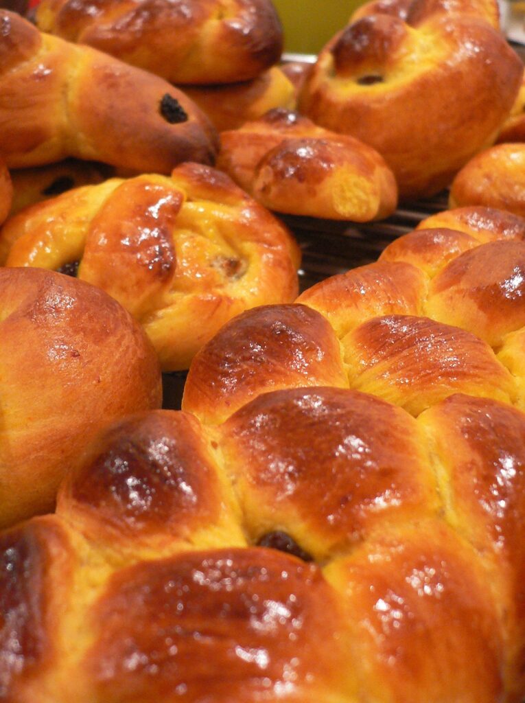 Gula bullar på en plåt